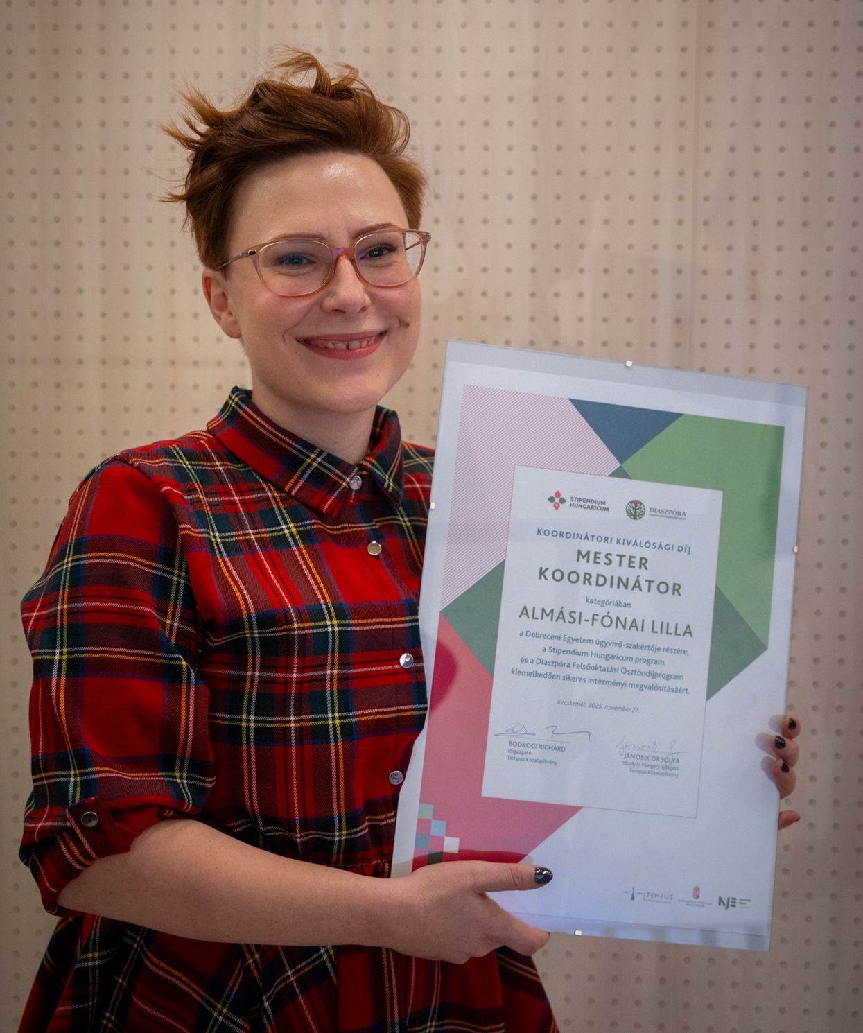 &Aacute;der Nikolett &bdquo;Kibontakoz&oacute; Kiv&aacute;l&oacute;s&aacute;g&rdquo; d&iacute;jas nemzetk&ouml;zi koordin&aacute;tor